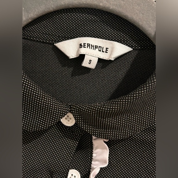 Beanpole Women’s Golf Shirt. Ruffled button down collar. Petite cut, size Small. - Picture 3 of 4